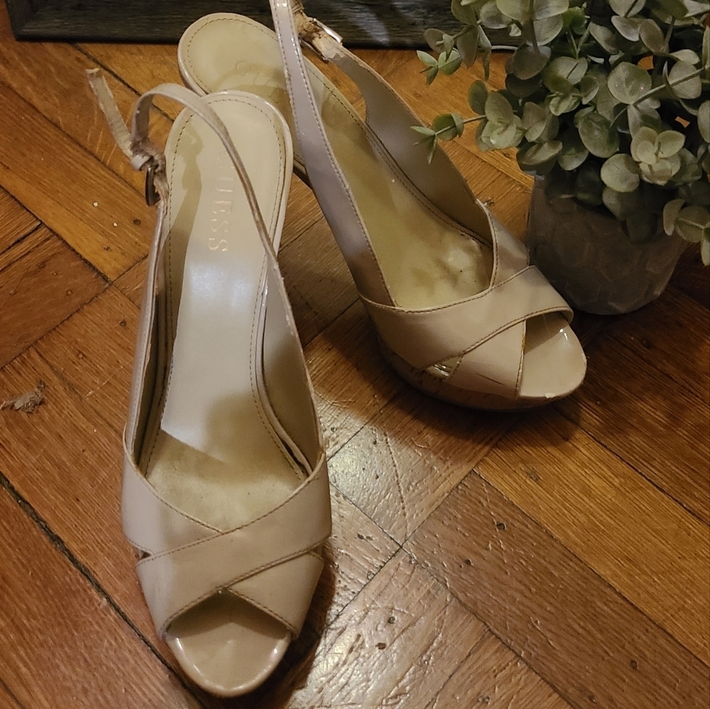 EUC JESSICA SIMPSON TAN/BEIGE PATENT LEATHER HEELS/ SHOES 7.5